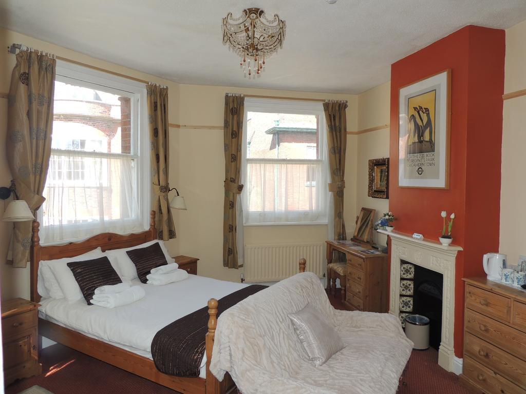 Railway Hotel Faversham Habitación foto