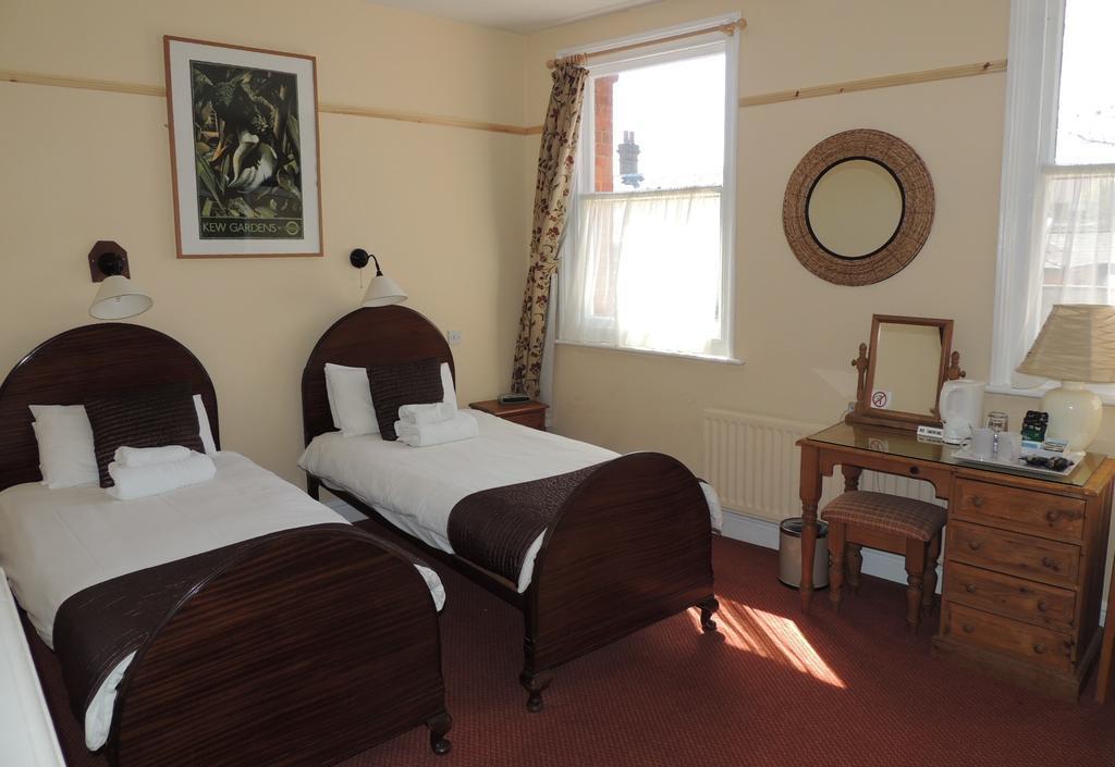 Railway Hotel Faversham Habitación foto